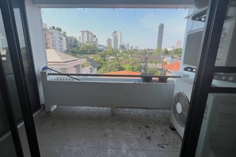 Condo in Watthana, Bangkok, Thailand, 2 bedrooms № 200938 - photo 10