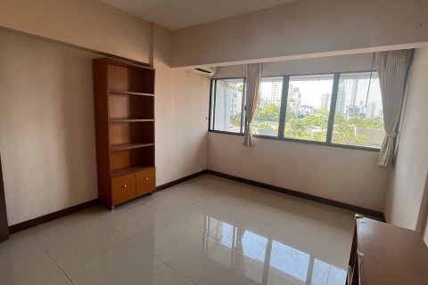 Condo in Watthana, Bangkok, Thailand, 2 bedrooms № 200938 - photo 2