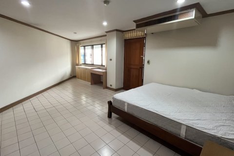 Condo à Watthana, Bangkok, Thaïlande, 2 chambres  № 200935 - photo 7