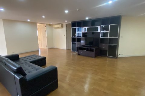 Condominio de 4 dormitorios en Watthana, Bangkok, Tailandia № 200936 - foto 13