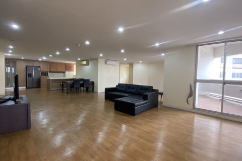 Condominio de 4 dormitorios en Watthana, Bangkok, Tailandia № 200936 - foto 11