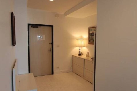 Condo in Bangkok, Thailand, 2 bedrooms  № 146698 - photo 8