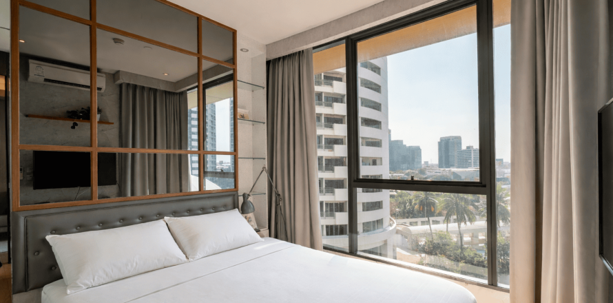 Studio in the Condo in Khlong Toei, Bangkok, Thailand № 161542