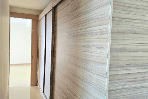 Condominio de 5 dormitorios en Pattaya, Tailandia № 75727 - foto 14