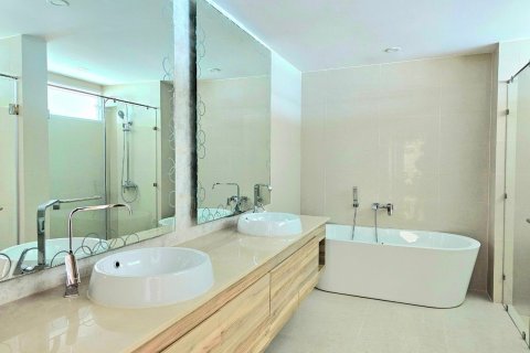 Condominio de 5 dormitorios en Pattaya, Tailandia № 75727 - foto 21
