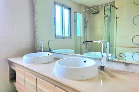 Condominio de 5 dormitorios en Pattaya, Tailandia № 75727 - foto 22