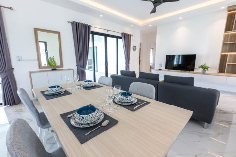 Villa in Hua Hin, Thailand 4 Schlafzimmer № 170017 - Foto 10