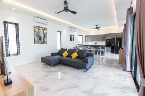 Villa in Hua Hin, Thailand 4 Schlafzimmer № 170017 - Foto 26