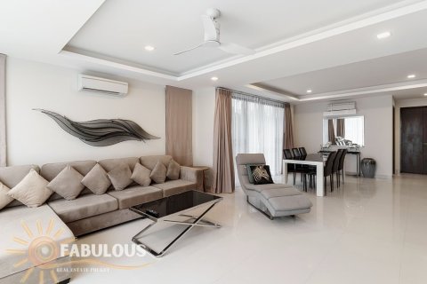 Chalet de 5 dormitorios en Bang Tao, Tailandia № 179375 - foto 2