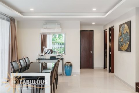 Chalet de 5 dormitorios en Bang Tao, Tailandia № 179375 - foto 5