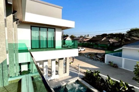 Casa de 5 dormitorios en Pattaya, Tailandia № 159718 - foto 5