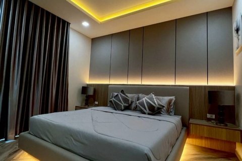 Casa de 5 dormitorios en Pattaya, Tailandia № 159718 - foto 12