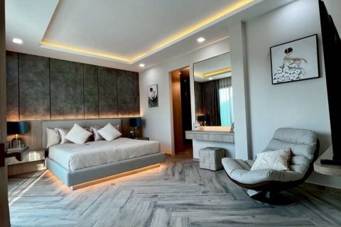 Casa de 5 dormitorios en Pattaya, Tailandia № 159718 - foto 9