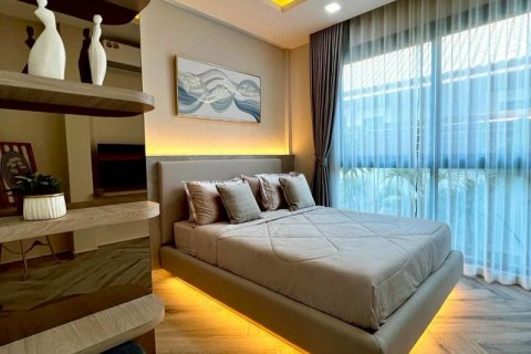 Casa de 5 dormitorios en Pattaya, Tailandia № 159718 - foto 11
