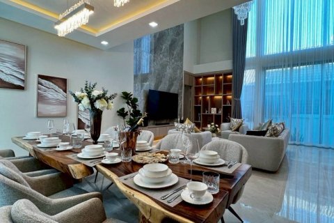 Casa de 5 dormitorios en Pattaya, Tailandia № 159718 - foto 6