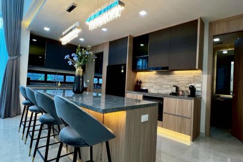Casa de 5 dormitorios en Pattaya, Tailandia № 159718 - foto 8