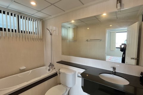 Condo à Watthana, Bangkok, Thaïlande, 2 chambres № 200811 - photo 13