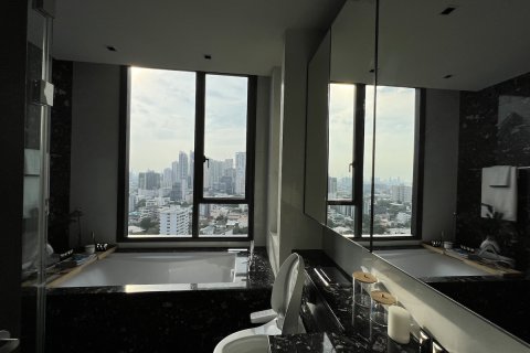 Condominio de 2 dormitorios en Watthana, Bangkok, Tailandia № 200810 - foto 11