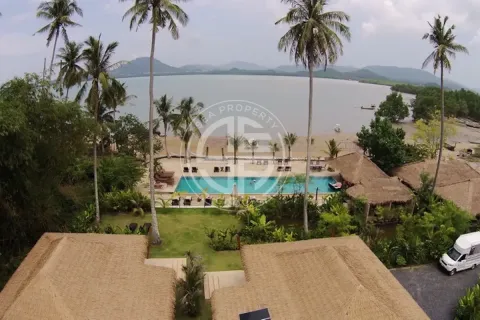 Chalet de 2 dormitorios en Ko Kaeo, Tailandia № 190812