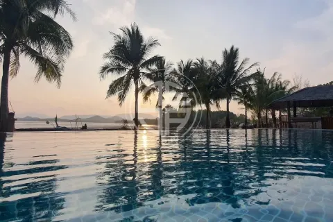 Chalet de 2 dormitorios en Ko Kaeo, Tailandia № 190812 - foto 13