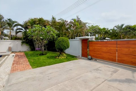 Chalet de 3 dormitorios en Hua Hin, Tailandia № 163847 - foto 10
