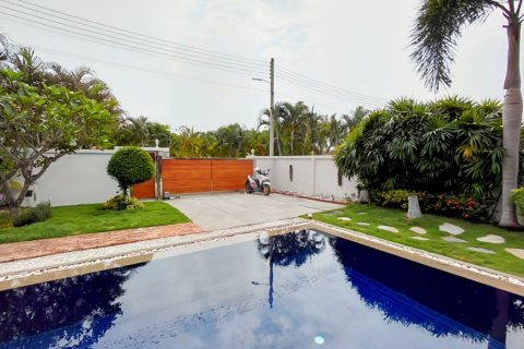 Chalet de 3 dormitorios en Hua Hin, Tailandia № 163847 - foto 9