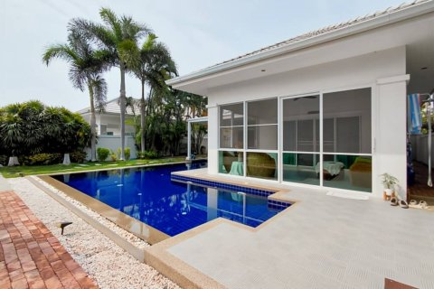 Chalet de 3 dormitorios en Hua Hin, Tailandia № 163847 - foto 2
