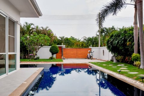 Chalet de 3 dormitorios en Hua Hin, Tailandia № 163847 - foto 4