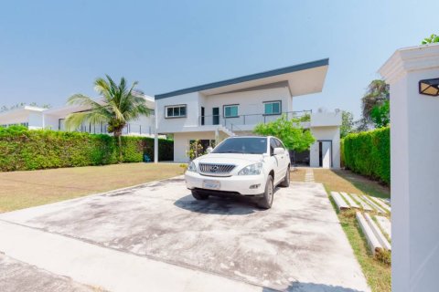 Chalet de 3 dormitorios en Cha-am, Tailandia № 163850 - foto 3