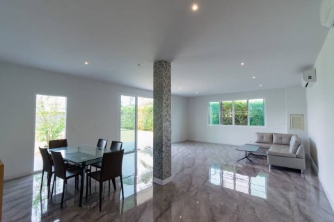 Chalet de 3 dormitorios en Cha-am, Tailandia № 163850 - foto 8