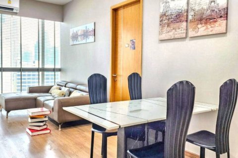Condominio de 2 dormitorios en Khlong Toei, Bangkok, Tailandia № 119108 - foto 3