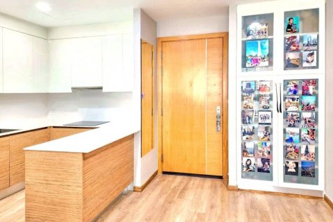 Condominio de 2 dormitorios en Khlong Toei, Bangkok, Tailandia № 119108 - foto 10