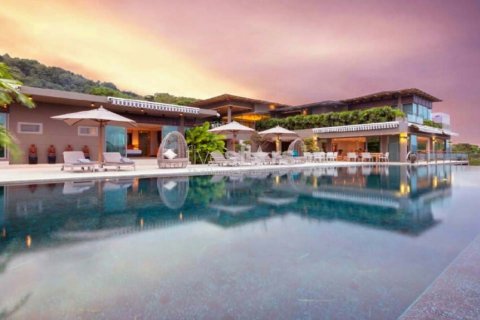 Maison à Phuket, Thaïlande 7 chambres № 67078