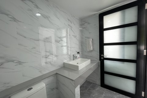 Penthouse in Kathu, Thailand 3 bedrooms № 149898 - photo 27
