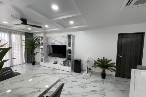 Penthouse in Kathu, Thailand 3 bedrooms № 149898 - photo 9