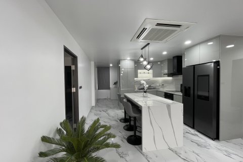 Penthouse in Kathu, Thailand 3 bedrooms № 149898 - photo 12