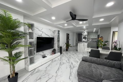 Penthouse in Kathu, Thailand 3 bedrooms № 149898 - photo 1