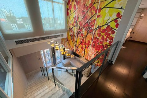 Condominio de 3 dormitorios en Sathon, Bangkok, Tailandia № 232941