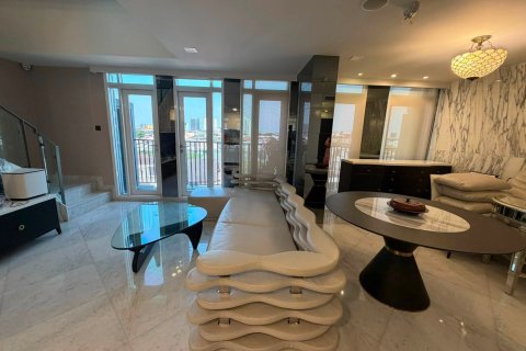 Condo à Sathon, Bangkok, Thaïlande, 3 chambres № 232941 - photo 4
