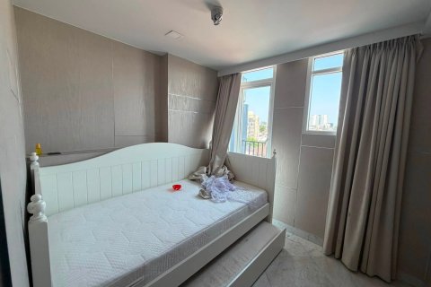 Condo à Sathon, Bangkok, Thaïlande, 3 chambres № 232941 - photo 10