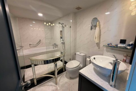 Condo à Sathon, Bangkok, Thaïlande, 3 chambres № 232941 - photo 16