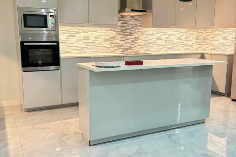 Condo in Bangkok, Thailand, 2 bedrooms № 232943
