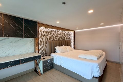 Condo à Watthana, Bangkok, Thaïlande, 4 chambres № 201321 - photo 17