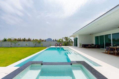 Chalet de 4 dormitorios en Hua Hin, Tailandia № 134614 - foto 3