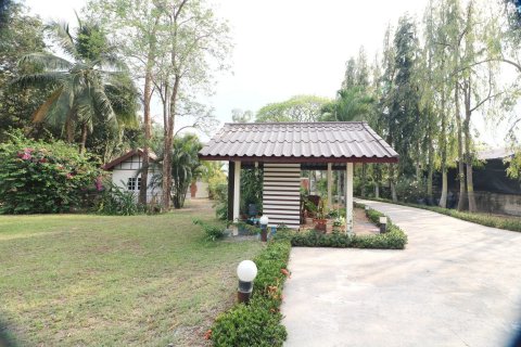 Casa de 4 dormitorios en Udon Thani, Tailandia № 167250 - foto 5