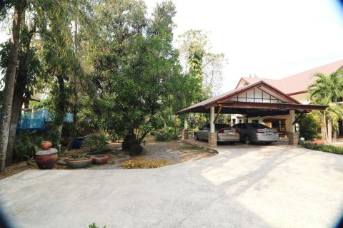 Casa de 4 dormitorios en Udon Thani, Tailandia № 167250 - foto 4