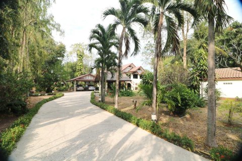 Casa de 4 dormitorios en Udon Thani, Tailandia № 167250