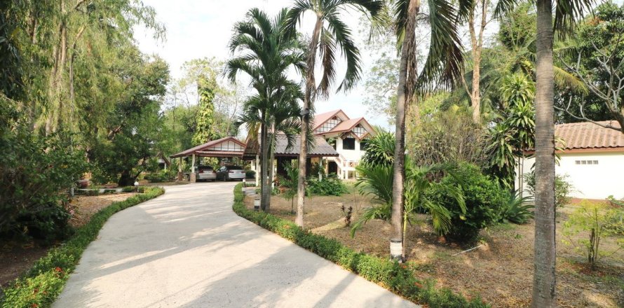 Casa de 4 dormitorios en Udon Thani, Tailandia № 167250
