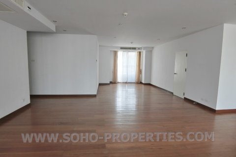 Condominio de 3 dormitorios en Bangkok, Tailandia № 143905 - foto 2