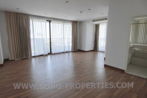 Condominio de 3 dormitorios en Bangkok, Tailandia № 143905 - foto 3
